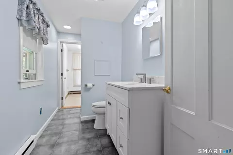 Bath - 55 Hart St, Wethersfield, CT 06109 photo 1 of 3
