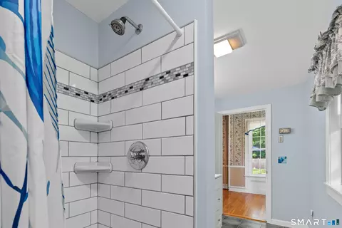 Bath - 55 Hart St, Wethersfield, CT 06109 photo 2 of 3
