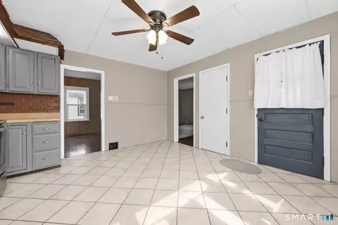 Entry Way - 25 Maple Ave, Wallingford, CT 06492 photo 1 of 2