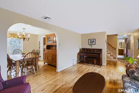 Entry Way - 2014 Shepard Ave, Hamden, CT 06518 photo 1 of 3