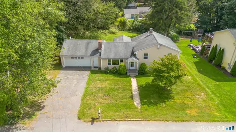 82 Sande Ave, Waterbury, CT 06710