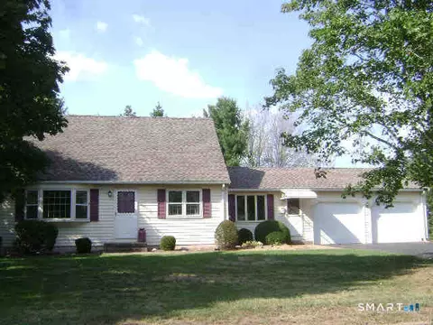 121 Carriage Dr, Manchester, CT 06040
