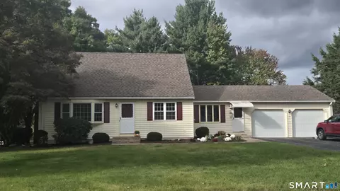 121 Carriage Dr, Manchester, CT 06040