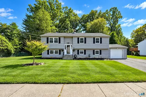 190 Baxter Ln, Milford, CT 06460