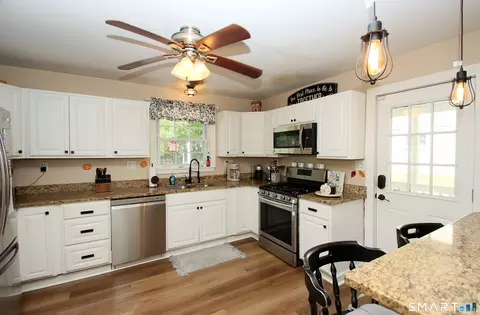 Kitchen - 75 Coppola Ter, Derby, CT 06418 photo 1 of 3