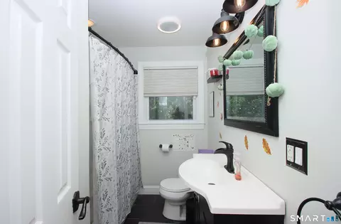 Bath - 75 Coppola Ter, Derby, CT 06418 photo 2 of 2