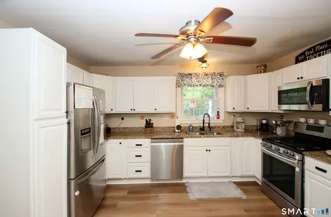 Kitchen - 75 Coppola Ter, Derby, CT 06418 photo 3 of 3