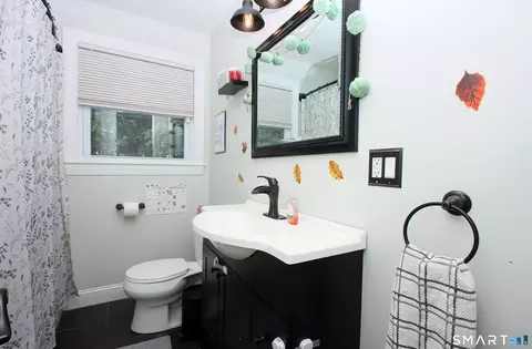 Bath - 75 Coppola Ter, Derby, CT 06418 photo 1 of 2