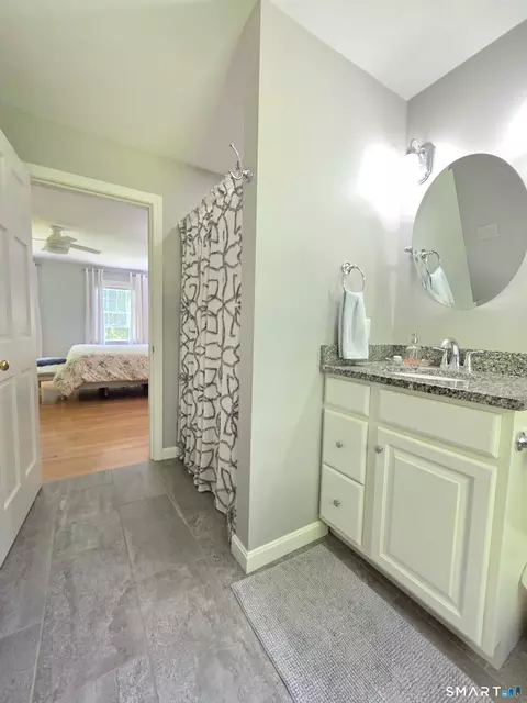 Bath - 49 Fox Rd, Putnam, CT 06260 photo 2 of 4