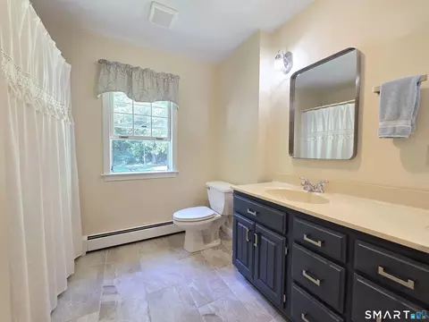 Bath - 49 Fox Rd, Putnam, CT 06260 photo 3 of 4
