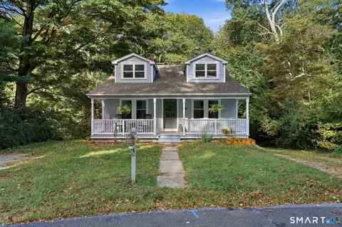 32 Sunset Ter, Essex, CT 06426
