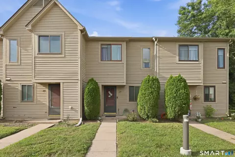 195 Village Square Dr #29, New Britain, CT 06053