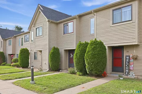 195 Village Square Dr #29, New Britain, CT 06053