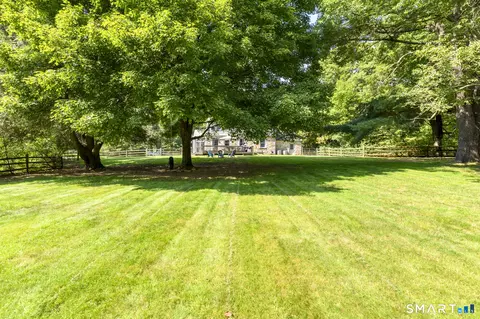 Exterior - 370 Pepper St, Monroe, CT 06468 photo 8 of 10