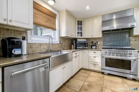Kitchen - 370 Pepper St, Monroe, CT 06468 photo 2 of 3