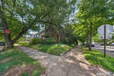 49 Hubinger St, New Haven, CT 06511