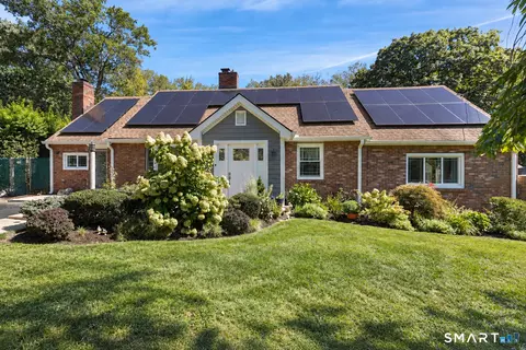 87 Clover Hill Dr, Stamford, CT 06902