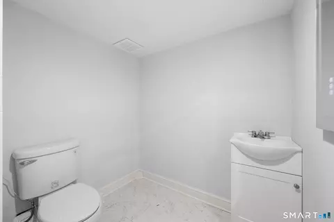 Bath - 58 Sheephill Rd, Riverside, CT 06878 photo 6 of 6