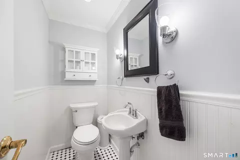 Bath - 58 Sheephill Rd, Riverside, CT 06878 photo 1 of 6
