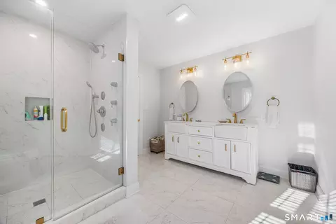 Bath - 58 Sheephill Rd, Riverside, CT 06878 photo 4 of 6