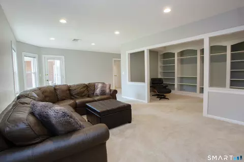 15 Highland St #101, West Hartford, CT 06119