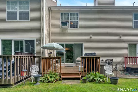 Exterior - 2390 State St #2I, Hamden, CT 06517 photo 2 of 2