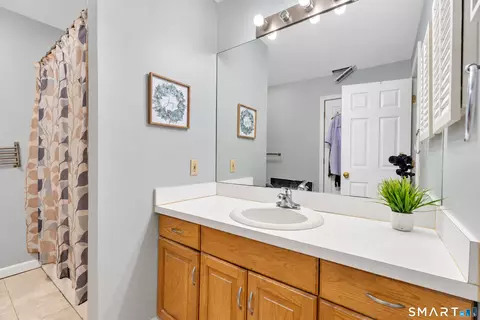 Bath - 2390 State St #2I, Hamden, CT 06517 photo 1 of 1
