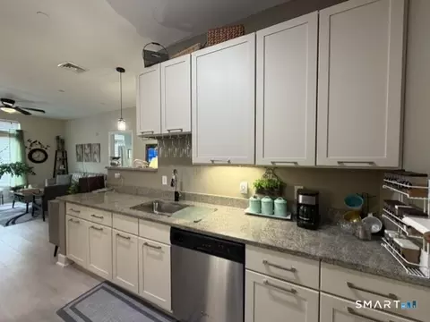Kitchen - 38 Hope St #1108, Niantic, CT 06357 photo 5 of 6