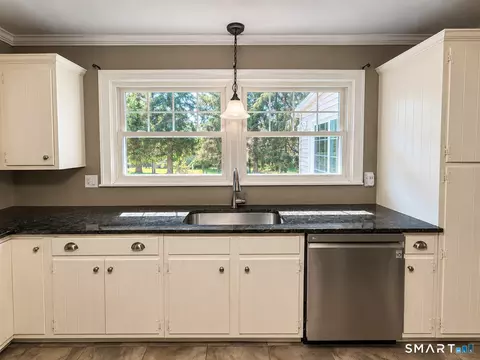 Kitchen - 18 Overlook Rd, Gales Ferry, CT 06335 photo 3 of 3