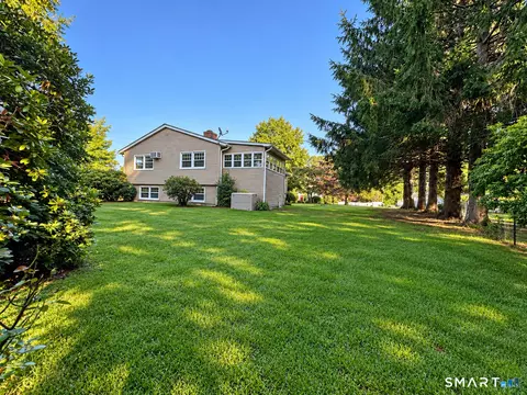 Exterior - 18 Overlook Rd, Gales Ferry, CT 06335 photo 3 of 7