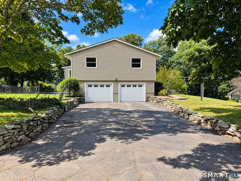 Exterior - 18 Overlook Rd, Gales Ferry, CT 06335 photo 4 of 7
