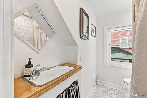 Bath - 85 Ford St, Hamden, CT 06517 photo 3 of 4
