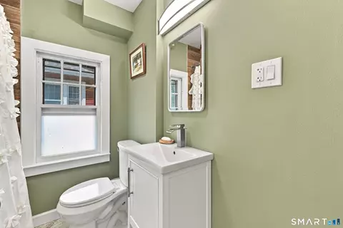 Bath - 85 Ford St, Hamden, CT 06517 photo 1 of 4