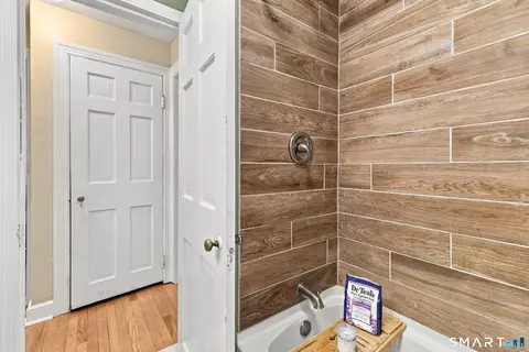 Bath - 85 Ford St, Hamden, CT 06517 photo 2 of 4