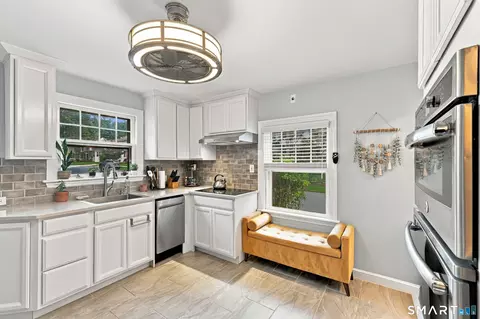 Kitchen - 85 Ford St, Hamden, CT 06517 photo 3 of 4