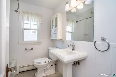 Bath - 28 Byrd Rd, Wethersfield, CT 06109 photo 1 of 3