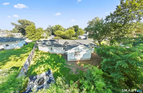 Exterior - 5 Walnut Ln, Wallingford, CT 06492 photo 5 of 5
