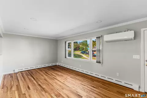 Living - 5 Walnut Ln, Wallingford, CT 06492 photo 2 of 6
