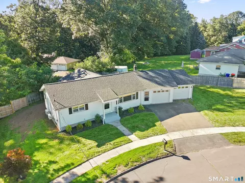 View/Area - 5 Walnut Ln, Wallingford, CT 06492 photo 2 of 4