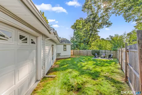 Exterior - 5 Walnut Ln, Wallingford, CT 06492 photo 3 of 5