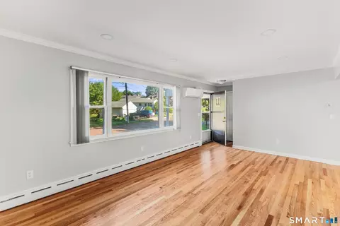 Living - 5 Walnut Ln, Wallingford, CT 06492 photo 1 of 6