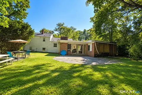 Exterior - 129 Mueller Dr, Hamden, CT 06514 photo 2 of 3
