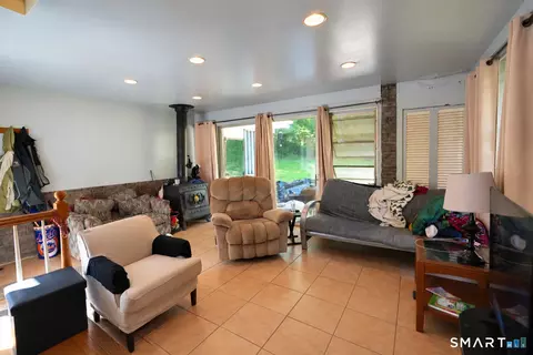 Living - 129 Mueller Dr, Hamden, CT 06514 photo 3 of 3
