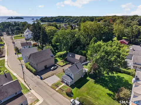 27 School St, Branford, CT 06405