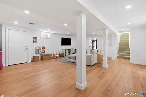 Entry Way - 6 Matthew Dr, Suffield, CT 06078 photo 4 of 4