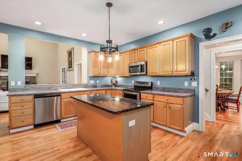 Kitchen - 6 Horizon Ct, Monroe, CT 06468 photo 2 of 2