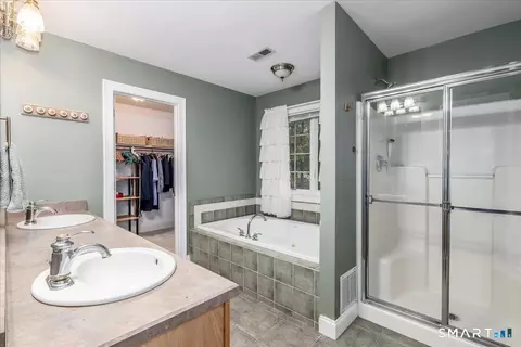Bath - 6 Horizon Ct, Monroe, CT 06468 photo 3 of 4