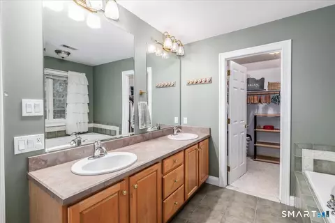 Bath - 6 Horizon Ct, Monroe, CT 06468 photo 2 of 4
