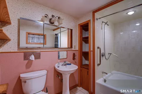 Bath - 114 Green Hollow Rd, Killingly, CT 06239 photo 1 of 2