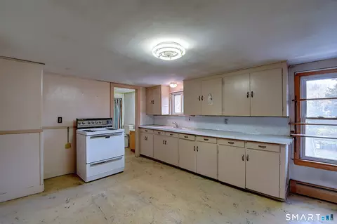 Kitchen - 114 Green Hollow Rd, Killingly, CT 06239 photo 5 of 5